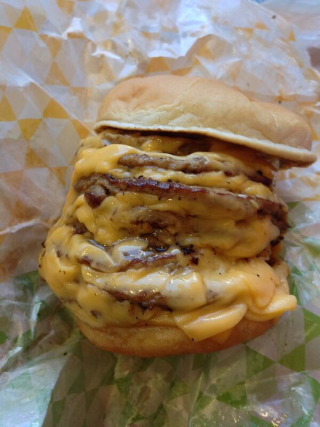 Illustration for article titled The Attack on Titan Burgers Look Utterly Disgusting